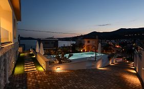 Maravilla Suites